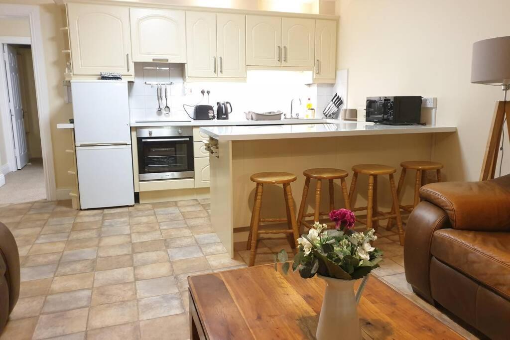Large 3 Bed, Galway City Centre Lejlighed Eksteriør billede